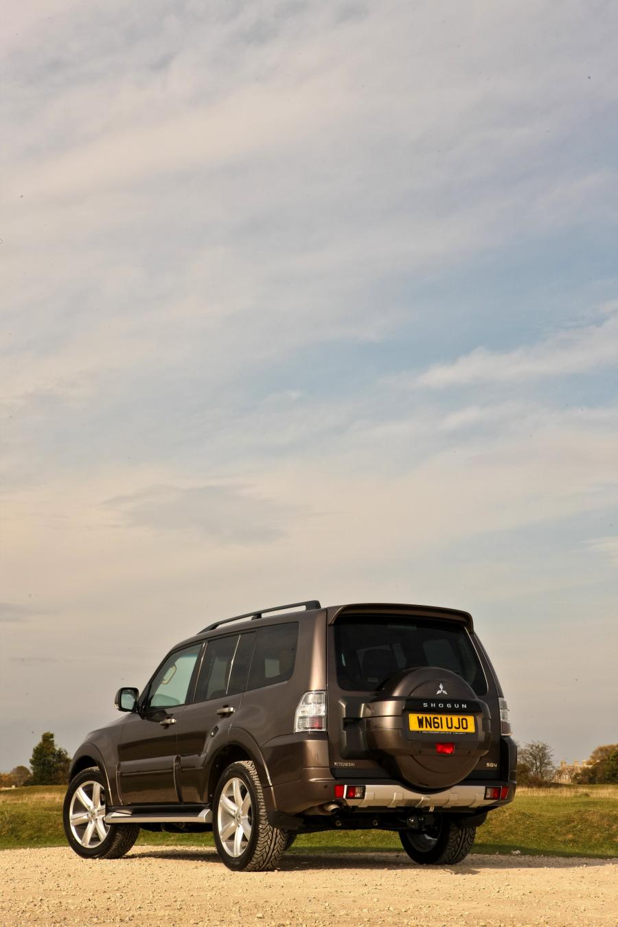  Mitsubishi Shogun 2012 года  (UK) (фото 9 из 17)